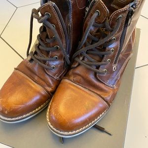 Men’s size 10 Aldo boots. Color brown. Good shape.